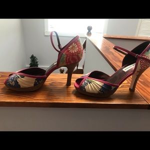 Steve Madden peep toe heels
